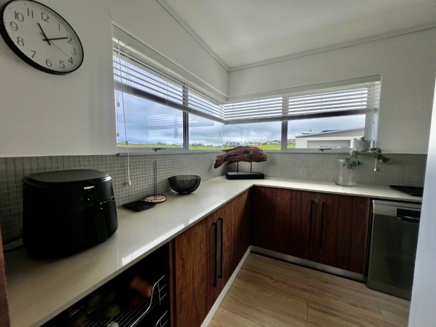 5 Bedroom Property for Sale in Oubaai Western Cape